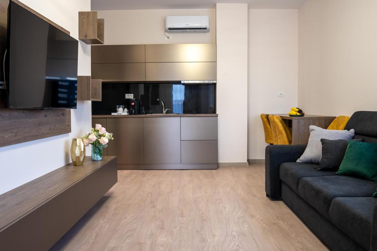 M City Aparthotel Arad Esterno foto