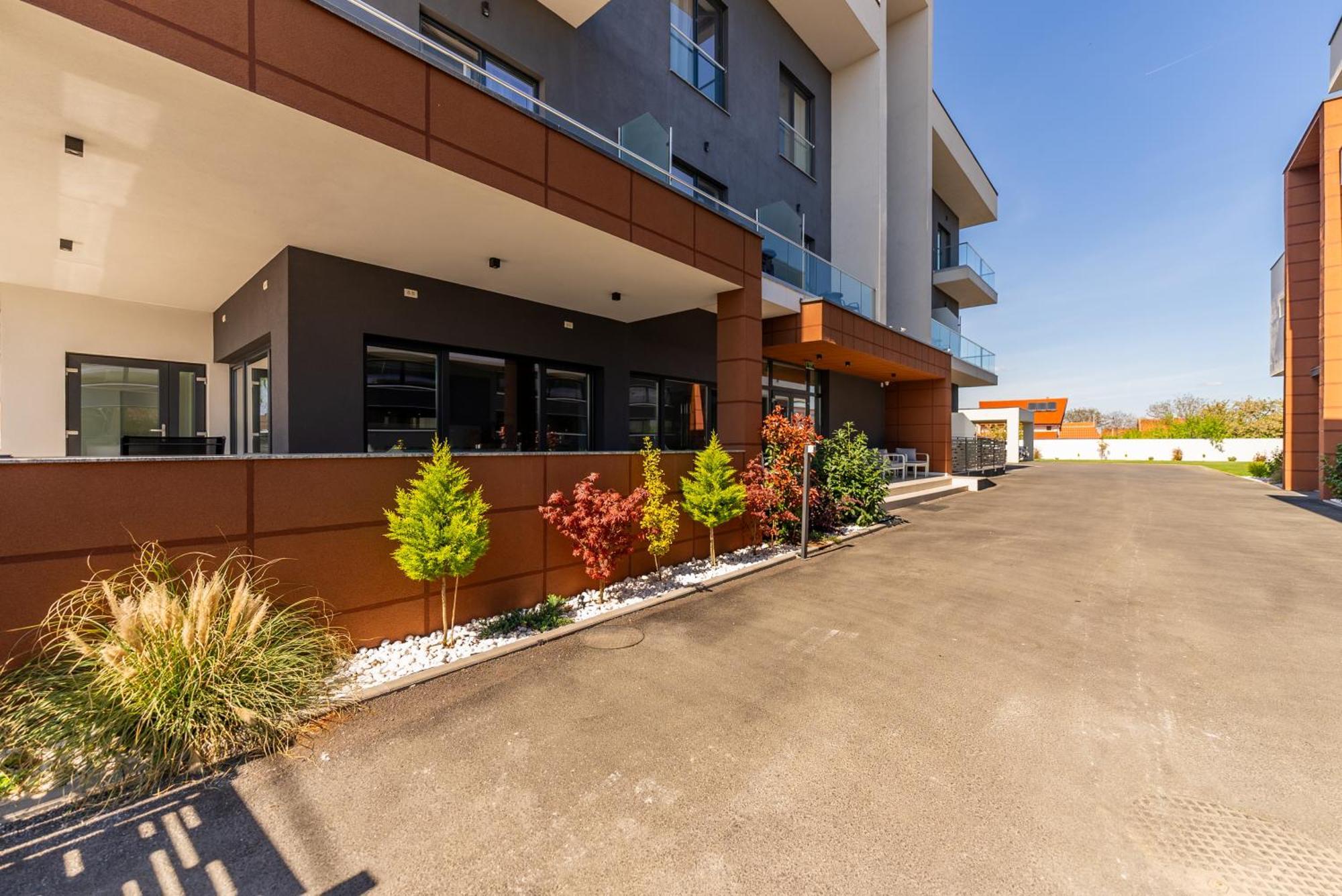 M City Aparthotel Arad Esterno foto