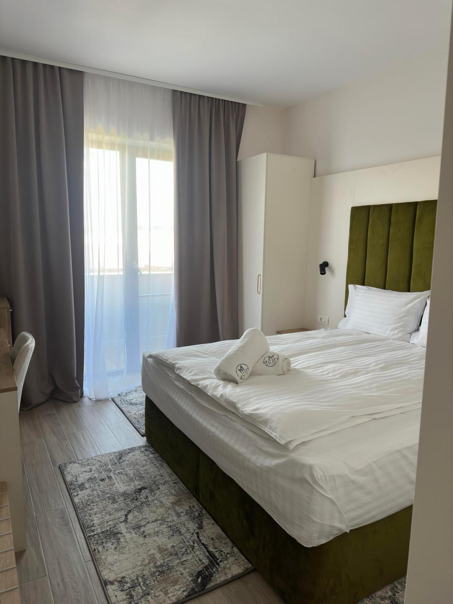 M City Aparthotel Arad Esterno foto